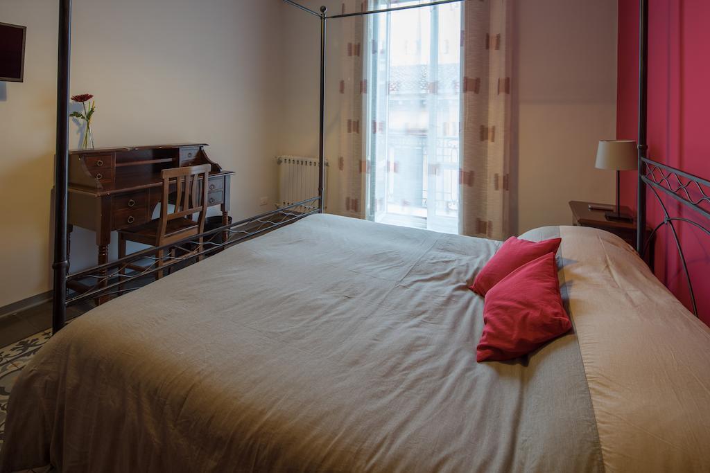 Aida Bed & Breakfast Catania Bagian luar foto